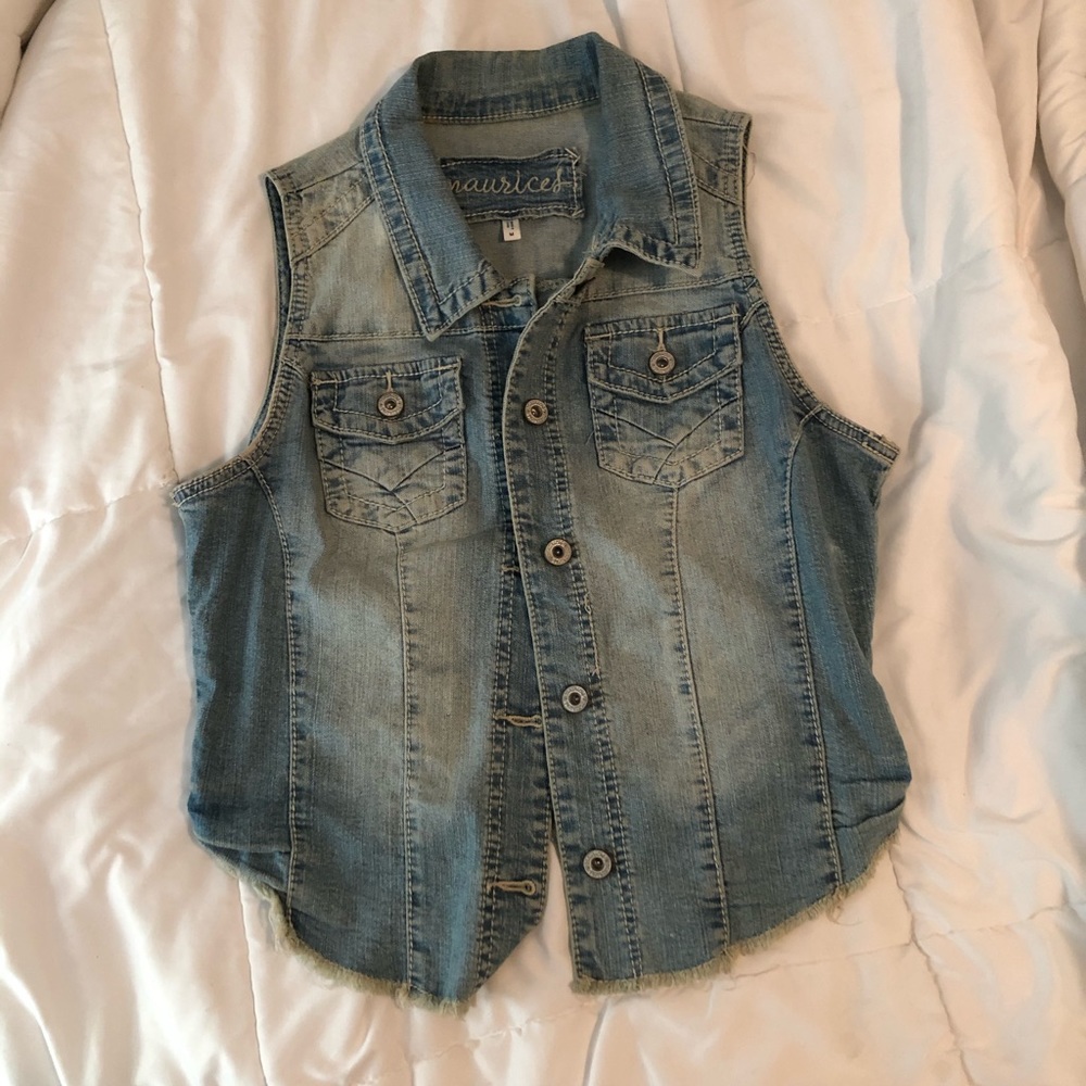 Short Sleeveless Jean Jacket